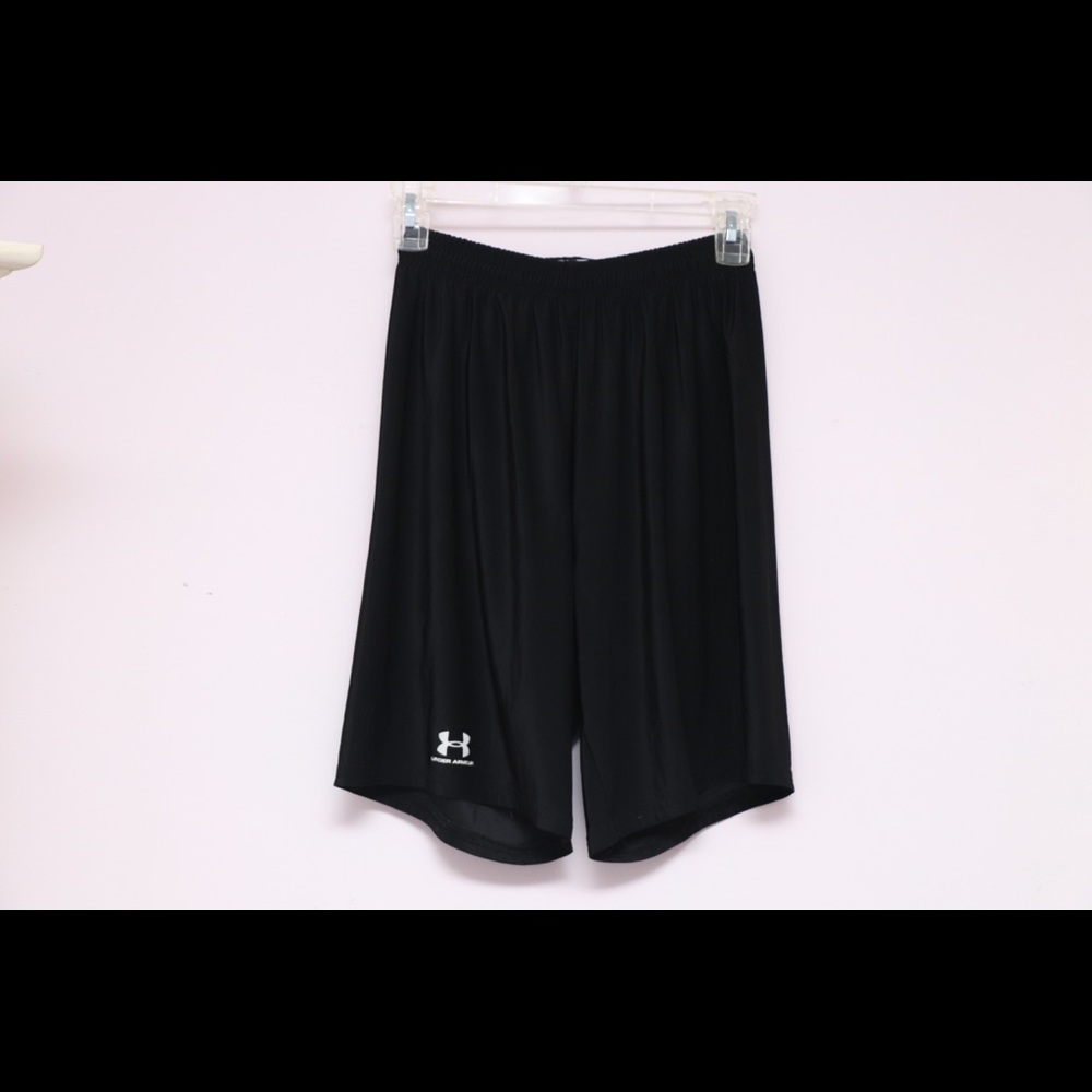 Boy’s Black Size Youth Large Under Armour Shorts